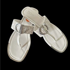 Pretty DKNY sandals. NWT, Sz 11. Very comfortable and a definite summer staple❤️